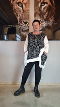 Load image into Gallery viewer, Mädchenglück Tunika in Weiß Schwarz - jetzt reduziert