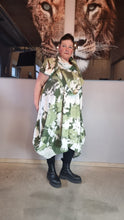 Lade das Bild in den Galerie-Viewer, Mädchenglück Tunika Kleid mit ausgefallenem Design