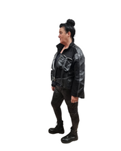 Load image into Gallery viewer, H4 Kurzjacke in Lederoptik Größe 38 bis 62