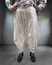 Load image into Gallery viewer, Mädchenglück Ballonhose in Weiss bis Größe 56