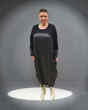 Load image into Gallery viewer, Maxlive Kleid mit Pünktchen alle Größen