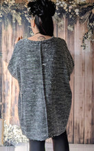 Lade das Bild in den Galerie-Viewer, SALE- Mädchenglück Onesized Oversized Pullover aus Viskose und Baumwolle