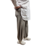 Load image into Gallery viewer, Hose in Ballonform Größe 40 bis 64 in taupe