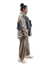 Load image into Gallery viewer, H4 Jeansjacke kurz Gr 36 bis 60 mit erhabener Haptik und Mini Fransen