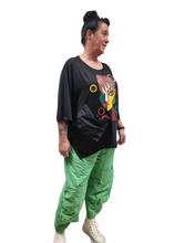 Lade das Bild in den Galerie-Viewer, ML Tunika mit Gesicht und farblichen Effekten in Schwarz