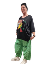 Lade das Bild in den Galerie-Viewer, ML Tunika mit Gesicht und farblichen Effekten in Schwarz