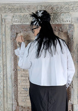 Lade das Bild in den Galerie-Viewer, H4 Oversize Kurz Bluse mit Punkten bis Größe 62