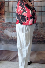 Load image into Gallery viewer, Mädchenglück Hose weiß gerader Schnitt