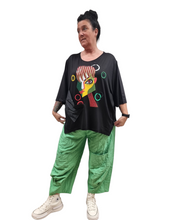 Lade das Bild in den Galerie-Viewer, ML Tunika mit Gesicht und farblichen Effekten in Schwarz