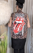 Load image into Gallery viewer, Ausgefallene Weste in Leoprint mit Zungenaufdruck - Einheitsgröße Gr 44 bis 52