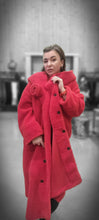 Load image into Gallery viewer, CNG Teddy Mantel mit Kapuze in Rot 4 Größen bis Größe 62- kurzzeitig im Halloween Special