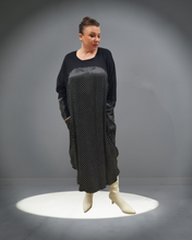 Load image into Gallery viewer, Maxlive Kleid mit Pünktchen alle Größen