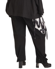 Load image into Gallery viewer, H4 Hose mit liebevollen Details Gr 38 bis 64