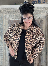 Load image into Gallery viewer, Blazer in Leo Print - Eingeitsgröße