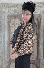 Load image into Gallery viewer, Blazer in Leo Print - Eingeitsgröße