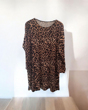 Lade das Bild in den Galerie-Viewer, Tunika mit Leoprint in Hell und Dunkel Einheitsgröße