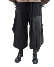 Load image into Gallery viewer, CNG Ballonhose mit veganem Ledereinsatz -Avantgardistisch, alle Größen