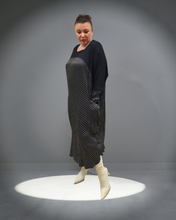 Load image into Gallery viewer, Maxlive Kleid mit Pünktchen alle Größen