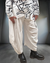 Load image into Gallery viewer, Mädchenglück Ballonhose in Weiss bis Größe 56