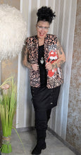 Load image into Gallery viewer, Ausgefallene Weste in Leoprint mit Zungenaufdruck - Einheitsgröße Gr 44 bis 52