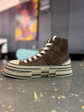 Load image into Gallery viewer, Rebecca White Sneaker Suede Braun mit Leo bis Gr 43