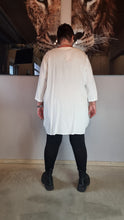Load image into Gallery viewer, Mädchenglück Tunika in Weiß Schwarz - jetzt reduziert
