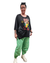 Lade das Bild in den Galerie-Viewer, ML Tunika mit Gesicht und farblichen Effekten in Schwarz