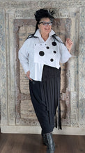 Lade das Bild in den Galerie-Viewer, H4 Oversize Kurz Bluse mit Punkten bis Größe 62