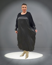 Load image into Gallery viewer, Maxlive Kleid mit Pünktchen alle Größen