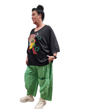 Lade das Bild in den Galerie-Viewer, ML Tunika mit Gesicht und farblichen Effekten in Schwarz