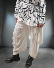 Load image into Gallery viewer, Mädchenglück Ballonhose in Weiss bis Größe 56