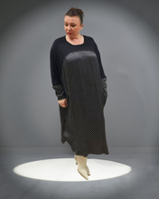 Load image into Gallery viewer, Maxlive Kleid mit Pünktchen alle Größen