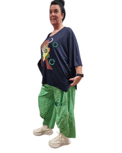 Lade das Bild in den Galerie-Viewer, ML Tunika mit Gesicht und farblichen Effekten in Marine