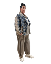 Load image into Gallery viewer, H4 Jeansjacke kurz Gr 36 bis 60 mit erhabener Haptik und Mini Fransen