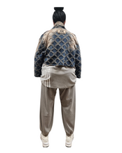 Load image into Gallery viewer, H4 Jeansjacke kurz Gr 36 bis 60 mit erhabener Haptik und Mini Fransen