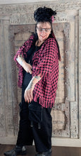 Load image into Gallery viewer, CN-G Kurzjacke/ Überwurf in Pink/Schwarz in 3 Größen bis Gr 64