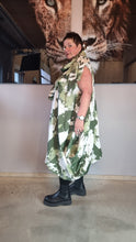 Lade das Bild in den Galerie-Viewer, Mädchenglück Tunika Kleid mit ausgefallenem Design