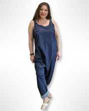 Load image into Gallery viewer, Blue Denim Kollektion Latzhose Größe 40 bis 48 Einheitsgröße