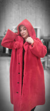Load image into Gallery viewer, CNG Teddy Mantel mit Kapuze in Rot 4 Größen bis Größe 62- kurzzeitig im Halloween Special