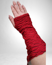 Lade das Bild in den Galerie-Viewer, Kischella Armstulpen Pulswärmer in Rot/Schwarz und Schwarz/ Grau