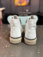 Lade das Bild in den Galerie-Viewer, Rebecca White Sneaker Wash Savana White
