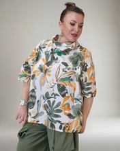 Load image into Gallery viewer, Tunika Khaki-Floral Größe 40 bis 50
