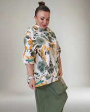 Load image into Gallery viewer, Tunika Khaki-Floral Größe 40 bis 50
