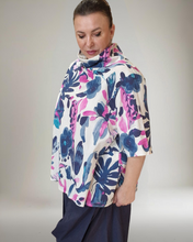 Load image into Gallery viewer, Tunika Marine-Floral Größe 40 bis 50
