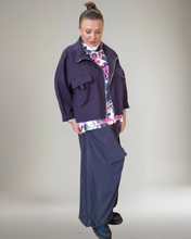 Lade das Bild in den Galerie-Viewer, Sweat Kurzjacke in Marine Größe 40 bis 52/54
