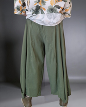Lade das Bild in den Galerie-Viewer, Stylische Hose in Khaki Größe 40 bis 60
