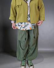 Lade das Bild in den Galerie-Viewer, Stylische Hose in Khaki Größe 40 bis 60
