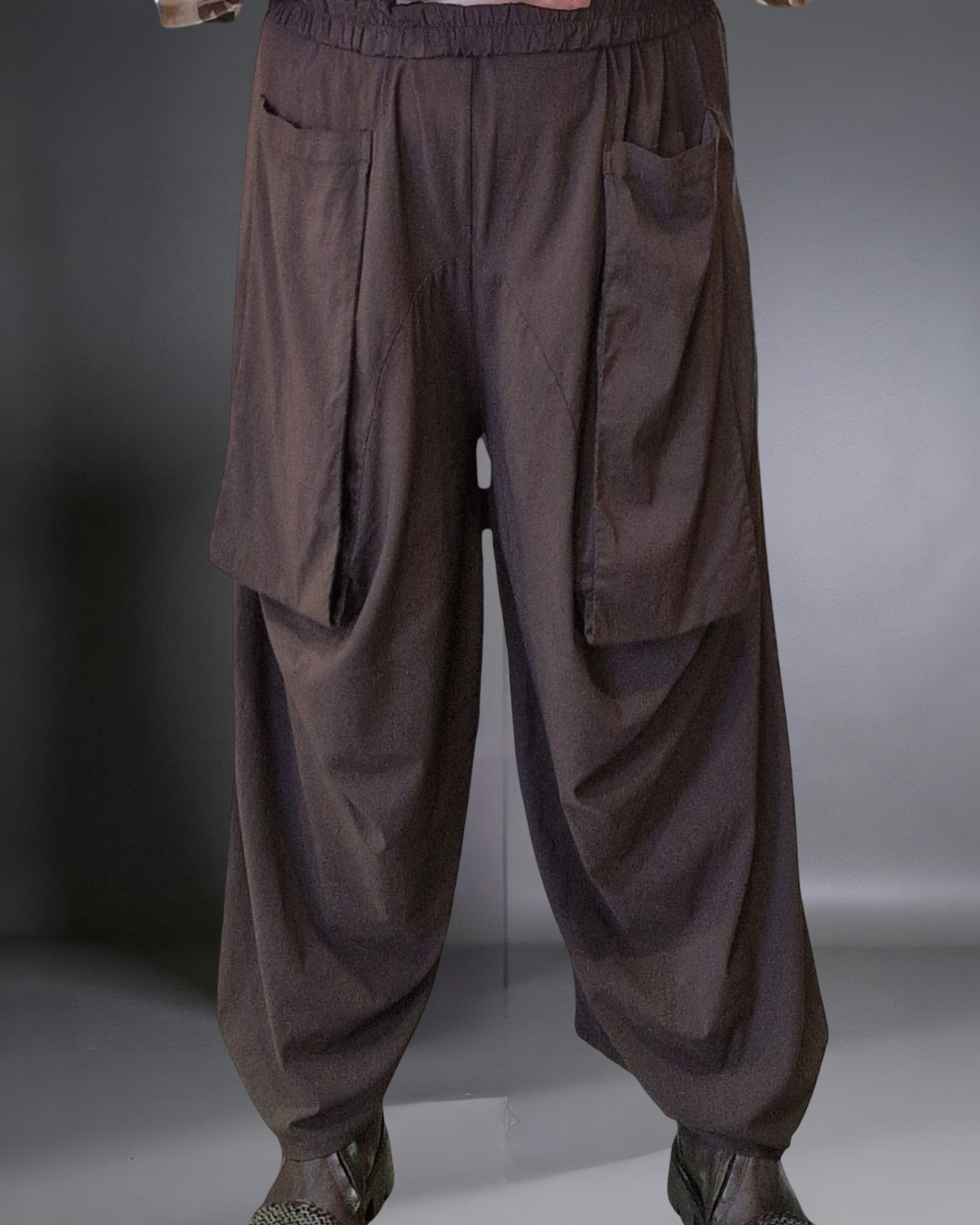 Stylische Hose in Schoko Größe 40 bis 60