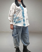 Lade das Bild in den Galerie-Viewer, Redesign Bluse mit Strass in Weiss Blau Größe 38 bis 54
