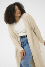 Lade das Bild in den Galerie-Viewer, Oversize Cardigan Strickmantel in Melange Beige Gr 42 bis 64+ - Kaffe Curve
